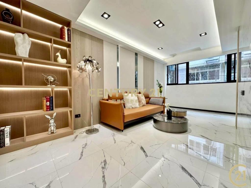 力行商圈三重國中站後竹圍街漂亮透天好停車