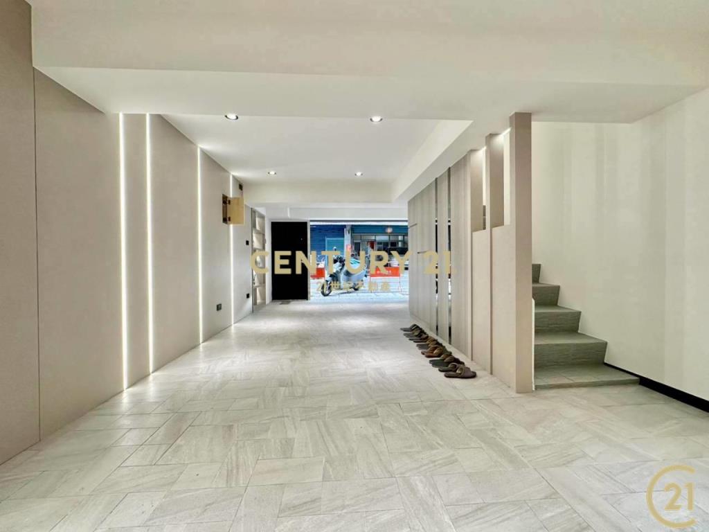 力行商圈三重國中站後竹圍街漂亮透天好停車