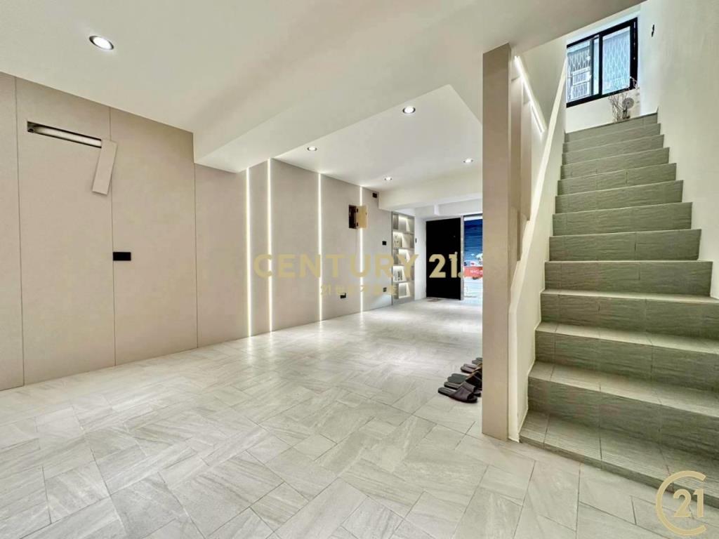 力行商圈三重國中站後竹圍街漂亮透天好停車