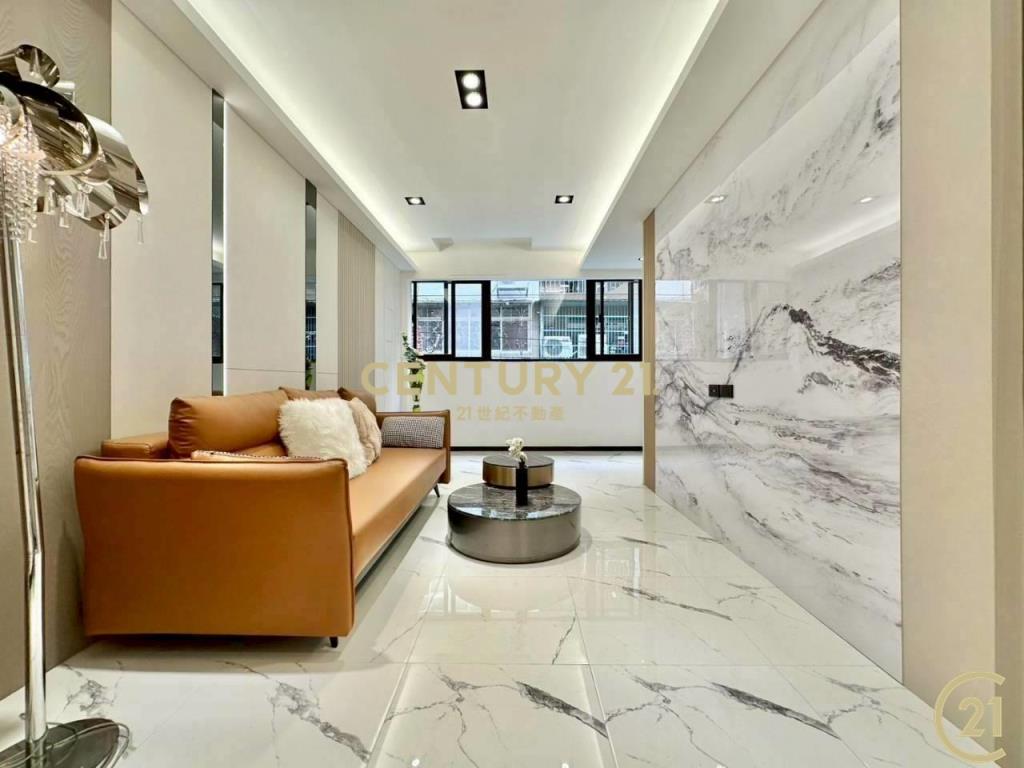 力行商圈三重國中站後竹圍街漂亮透天好停車