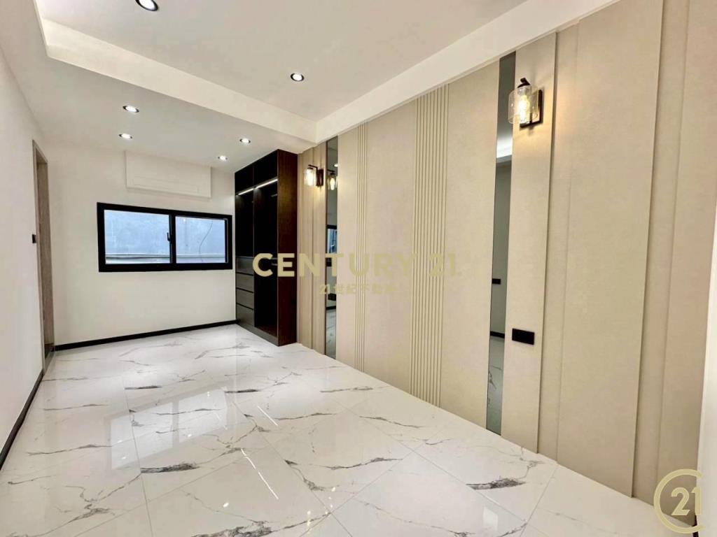 力行商圈三重國中站後竹圍街漂亮透天好停車