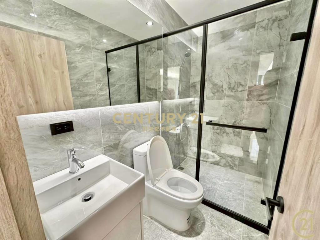 力行商圈三重國中站後竹圍街漂亮透天好停車