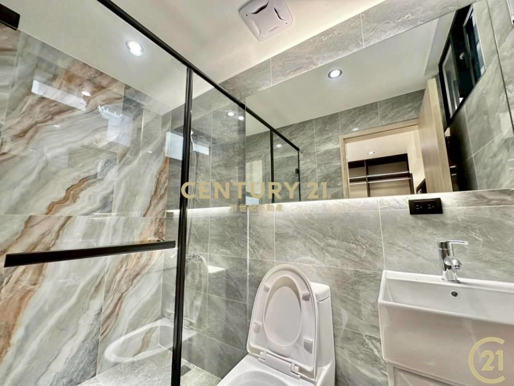 力行商圈三重國中站後竹圍街漂亮透天好停車