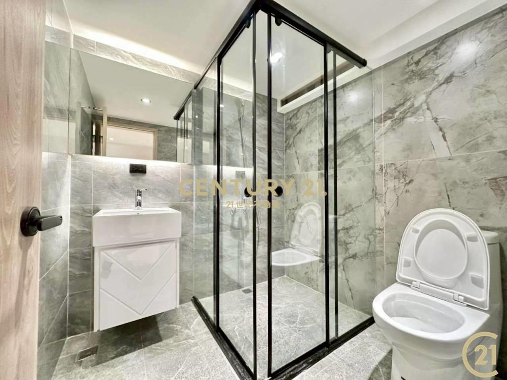 力行商圈三重國中站後竹圍街漂亮透天好停車