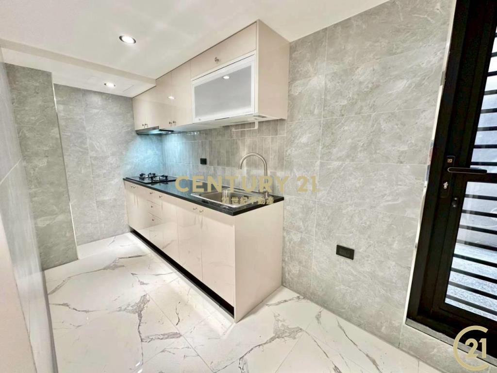 力行商圈三重國中站後竹圍街漂亮透天好停車