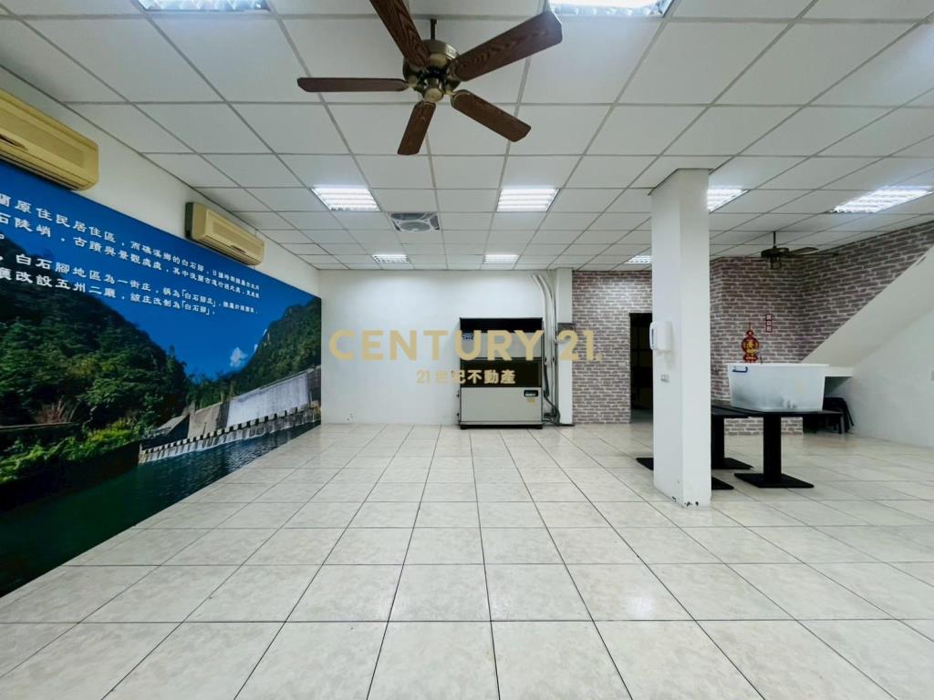 JH042(租)交流道旁大面寬店面