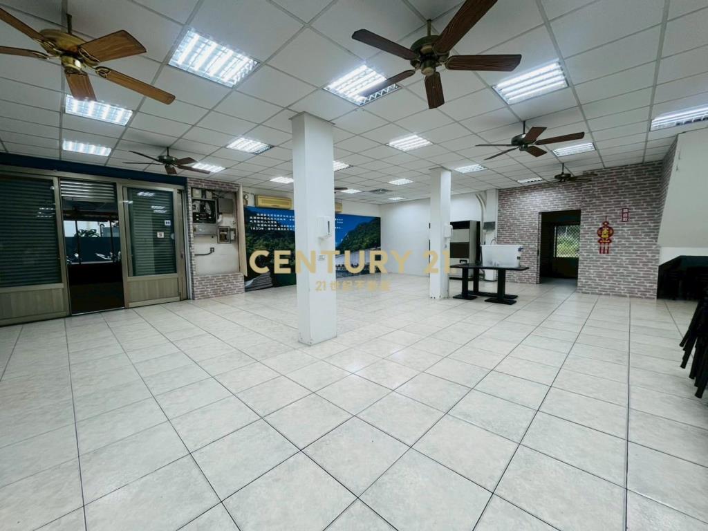 JH042(租)交流道旁大面寬店面