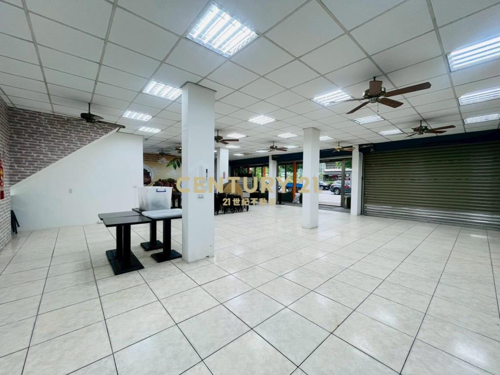 JH042(租)交流道旁大面寬店面