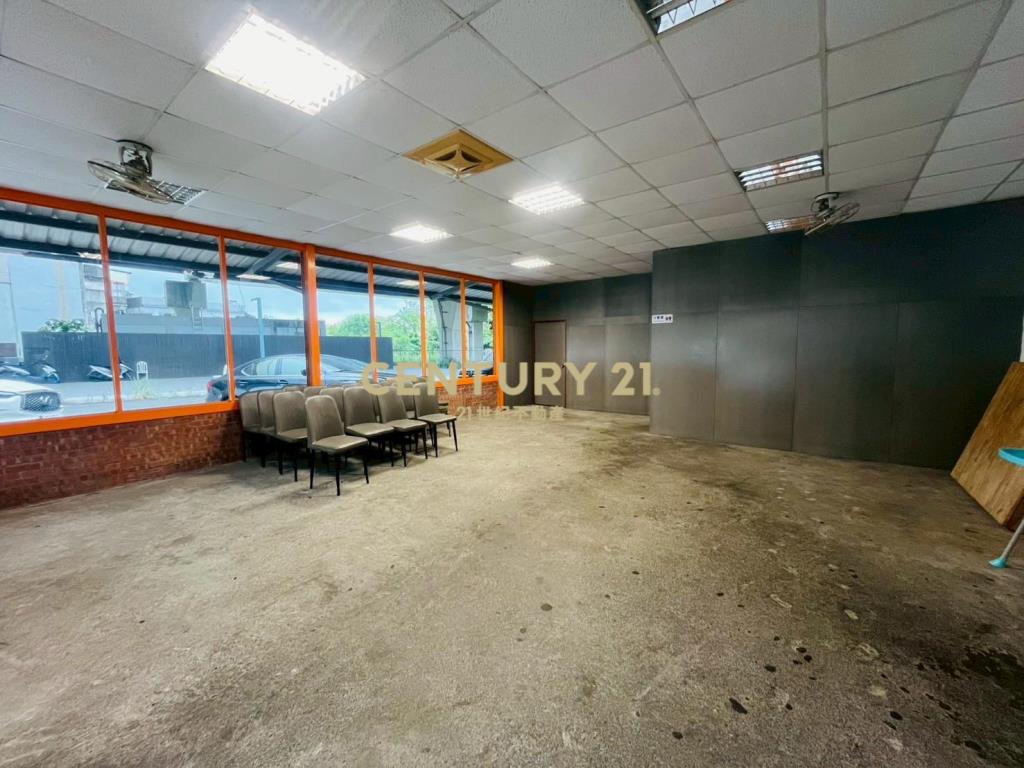 JH042(租)交流道旁大面寬店面