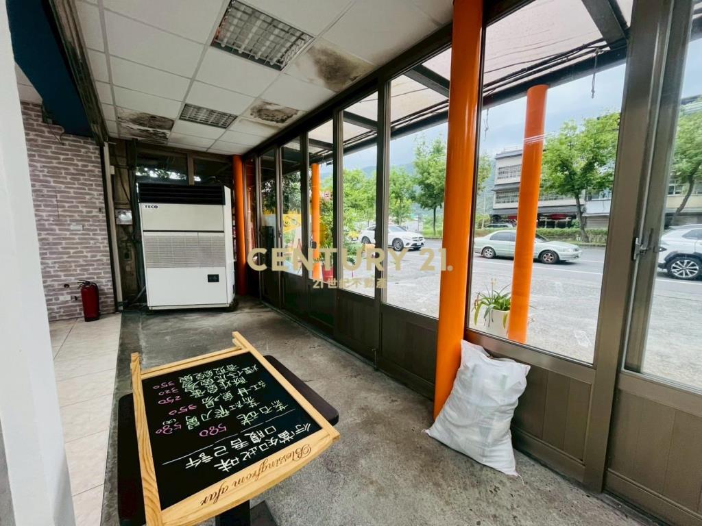 JH042(租)交流道旁大面寬店面