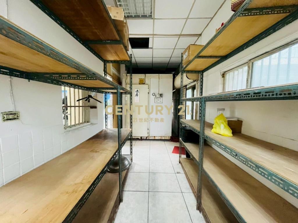 JH042(租)交流道旁大面寬店面