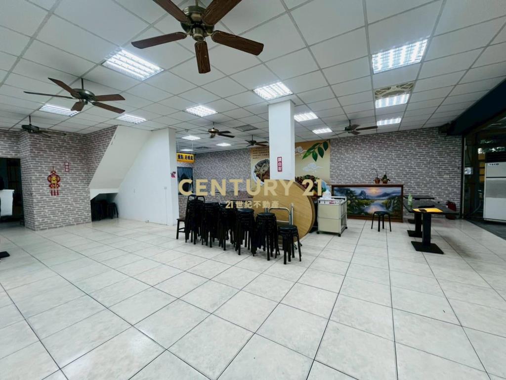 JH042(租)交流道旁大面寬店面