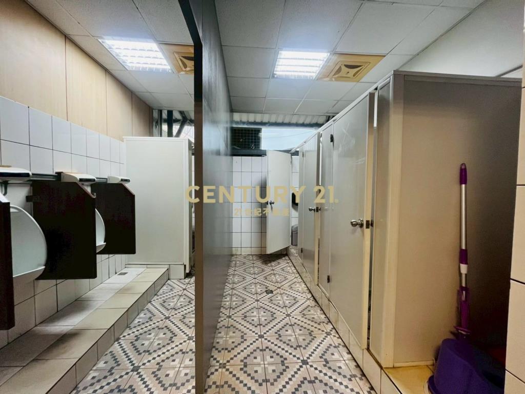 JH042(租)交流道旁大面寬店面