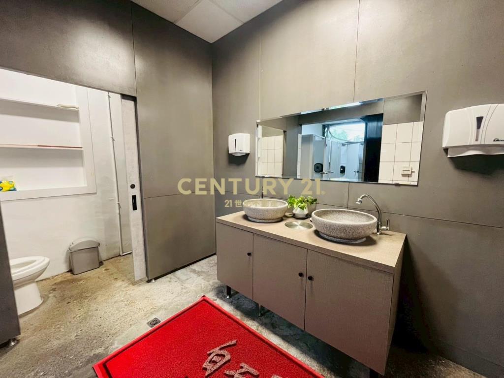 JH042(租)交流道旁大面寬店面