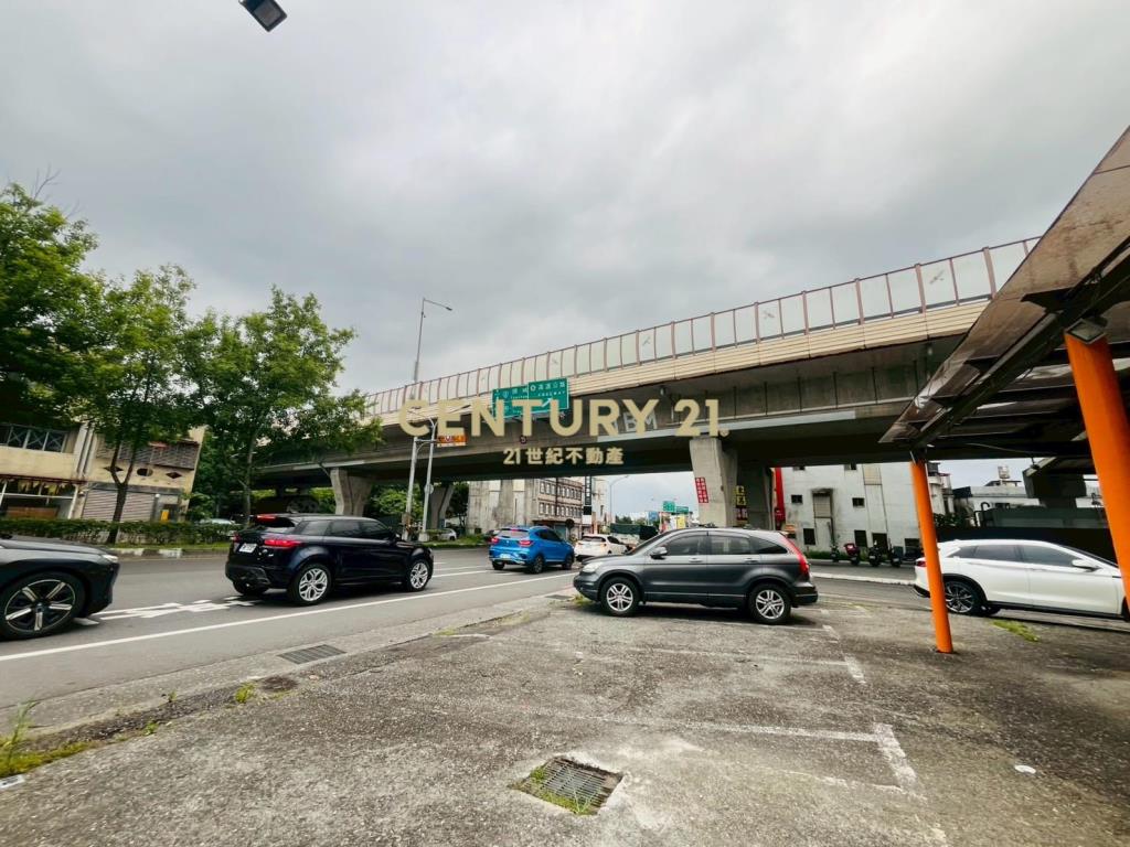 JH042(租)交流道旁大面寬店面