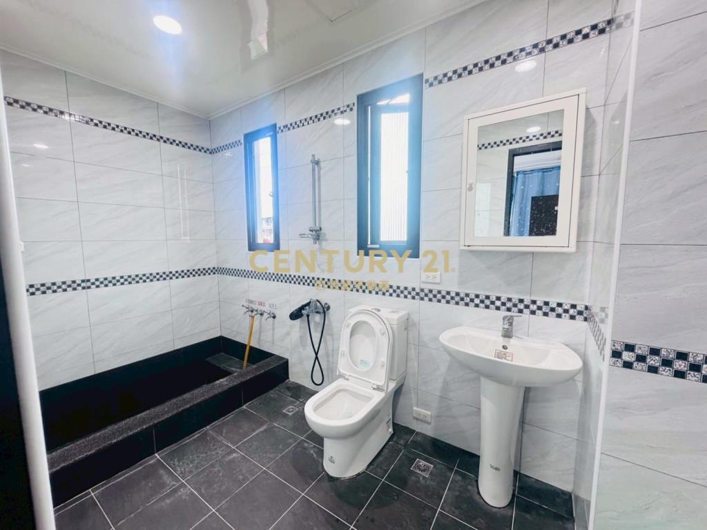 JB271礁溪邊間鬧中靜溫泉透天