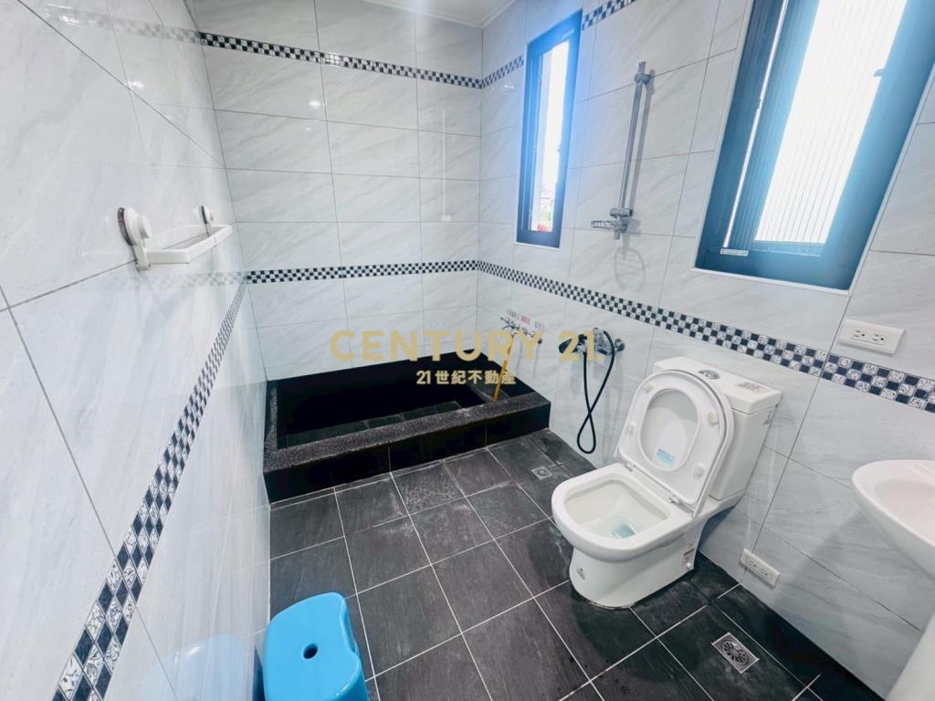 JB271礁溪邊間鬧中靜溫泉透天