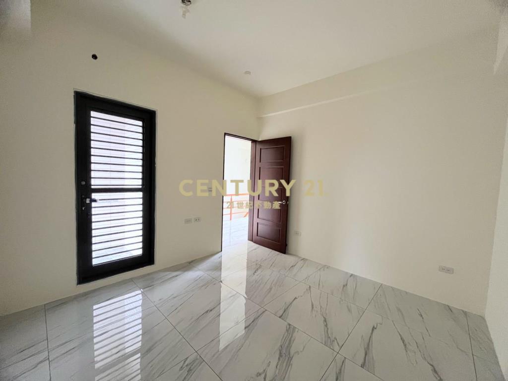 IB195員山近學區稀有5房全新別墅