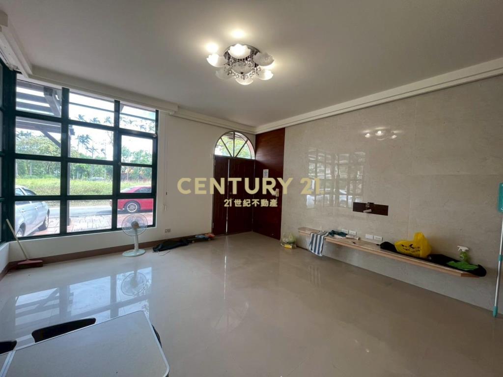 IB196縣政稀有雙併大地坪別墅