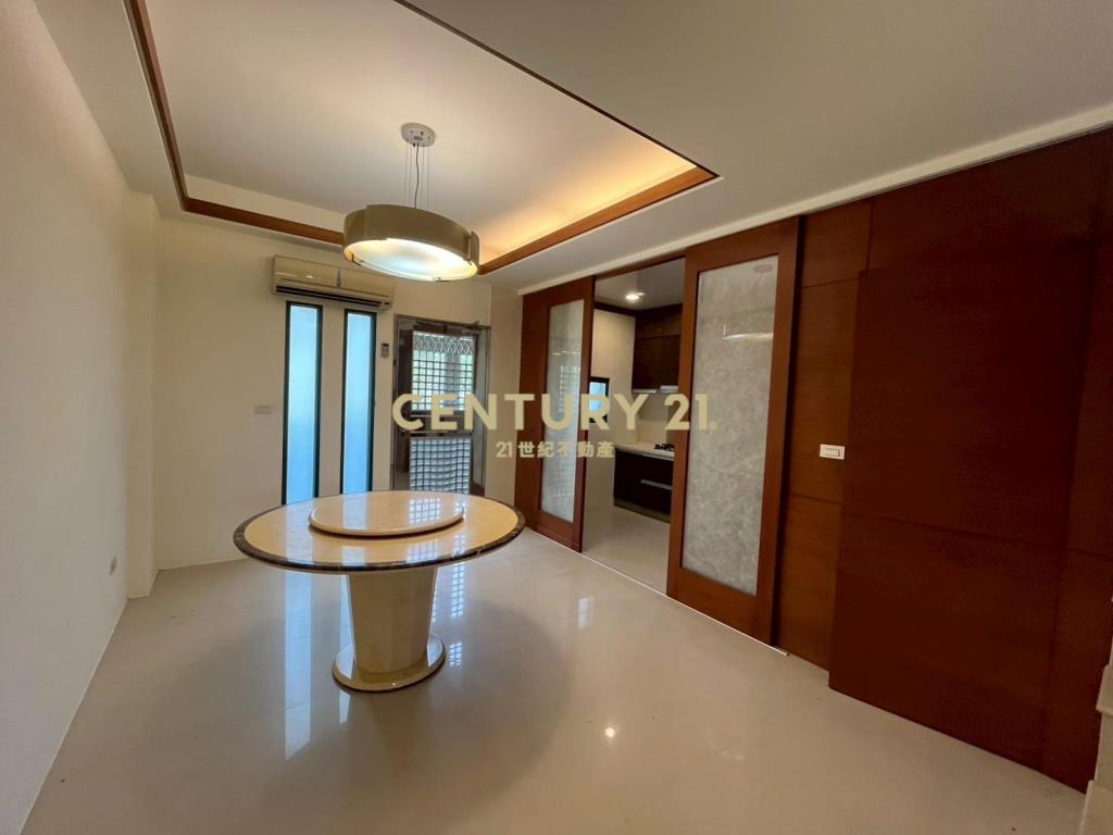 IB196縣政稀有雙併大地坪別墅