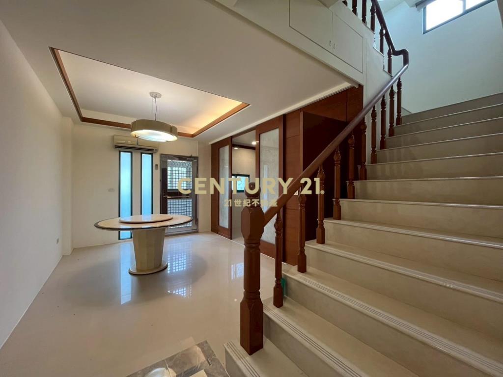 IB196縣政稀有雙併大地坪別墅