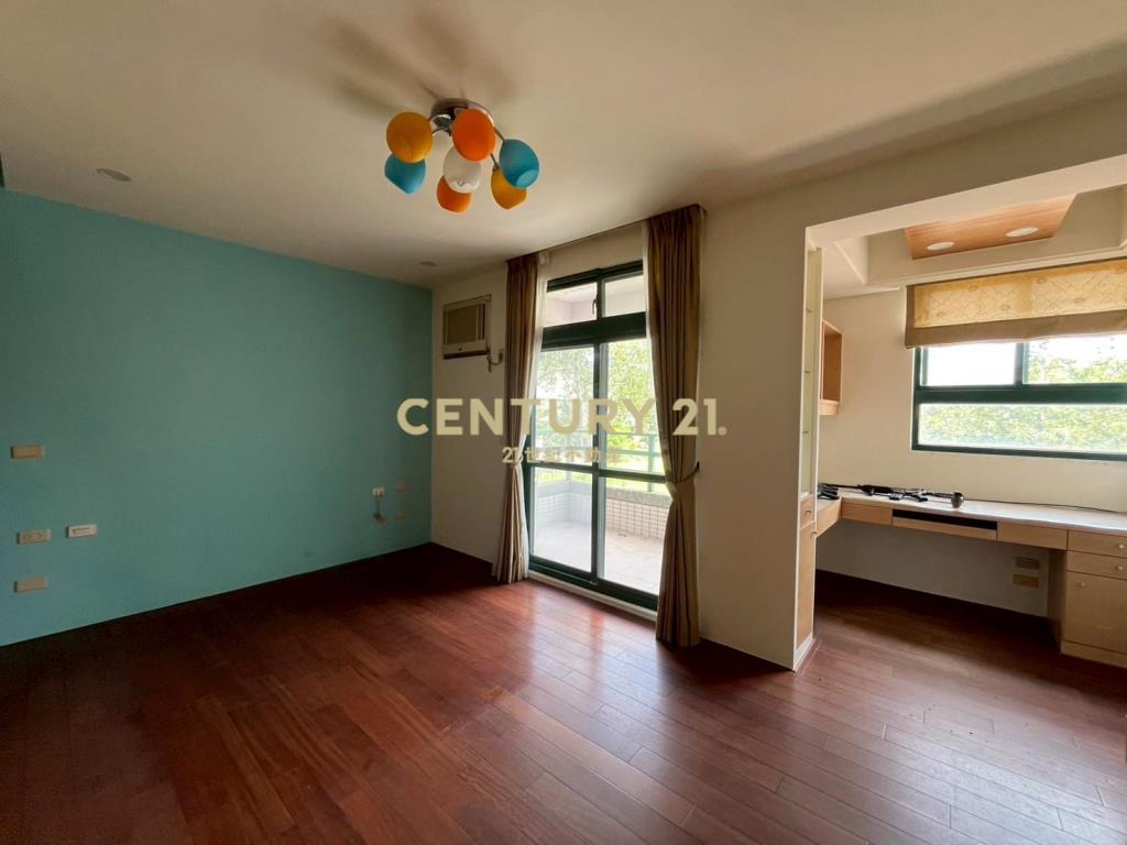 IB196縣政稀有雙併大地坪別墅