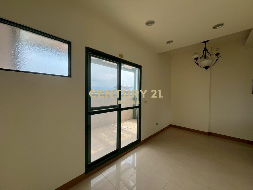 IB196縣政稀有雙併大地坪別墅