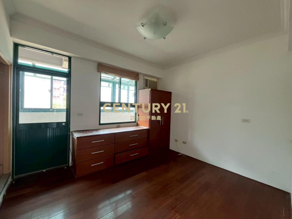 IB196縣政稀有雙併大地坪別墅