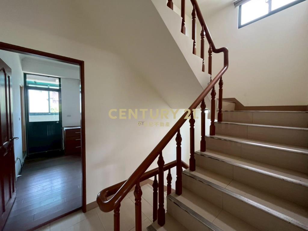 IB196縣政稀有雙併大地坪別墅