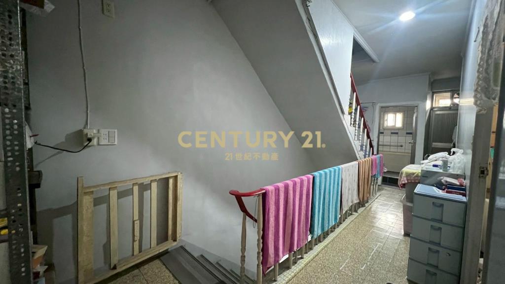 IB205國道旁低總價稀有車庫透天