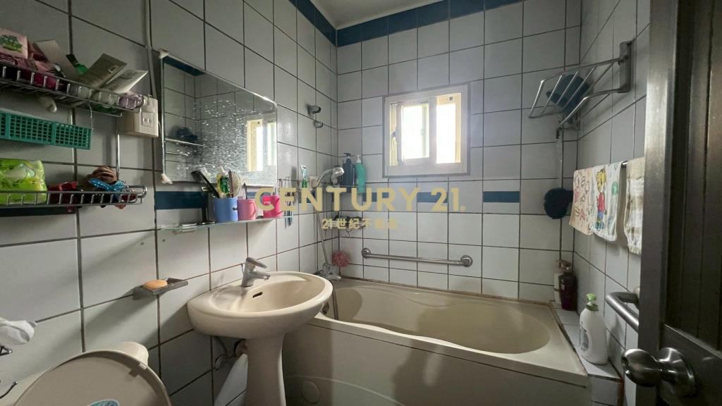 IB205國道旁低總價稀有車庫透天