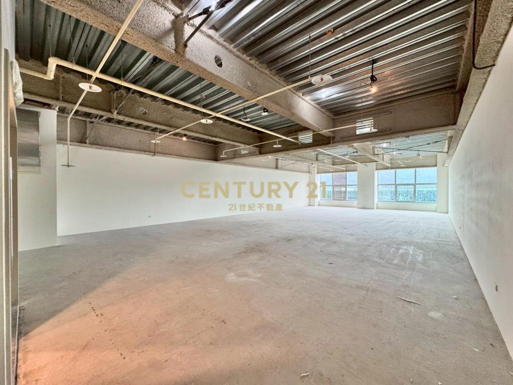 U-Town高樓景觀未裝潢辦公空間