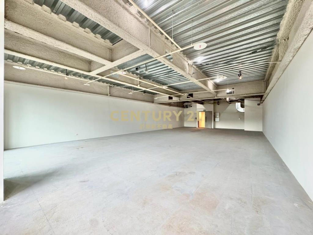 U-Town高樓景觀未裝潢辦公空間