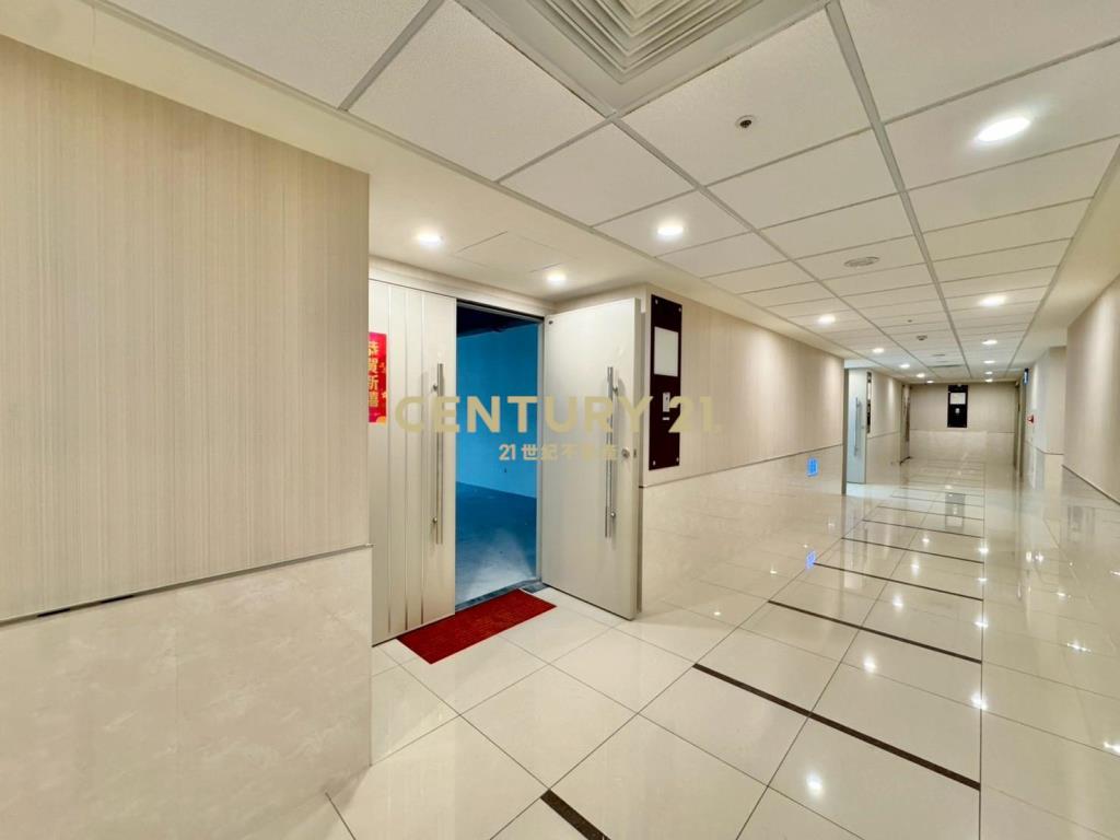 U-Town高樓景觀未裝潢辦公空間