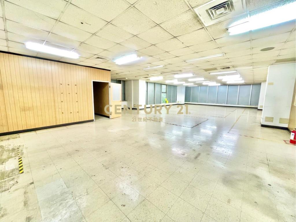 世界經貿大坪數邊間廠房-21商仲