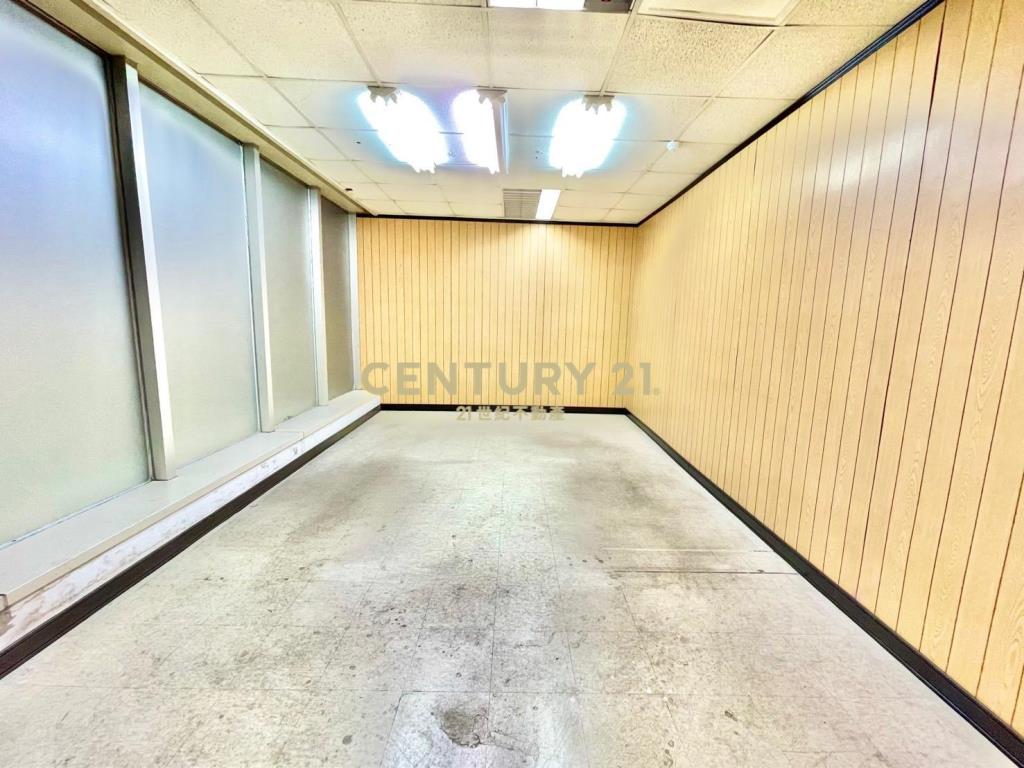 世界經貿大坪數邊間廠房-21商仲