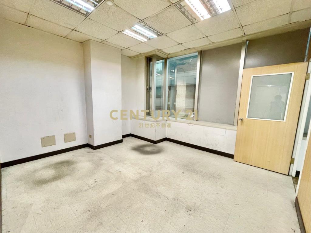 世界經貿大坪數邊間廠房-21商仲