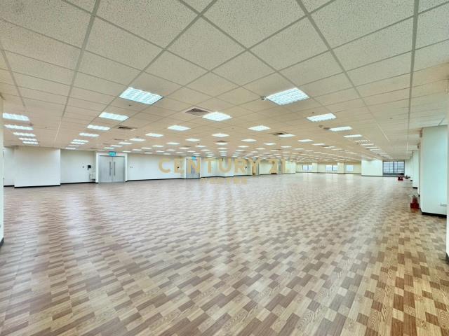 U-Town簡裝半層大廠辦出租中