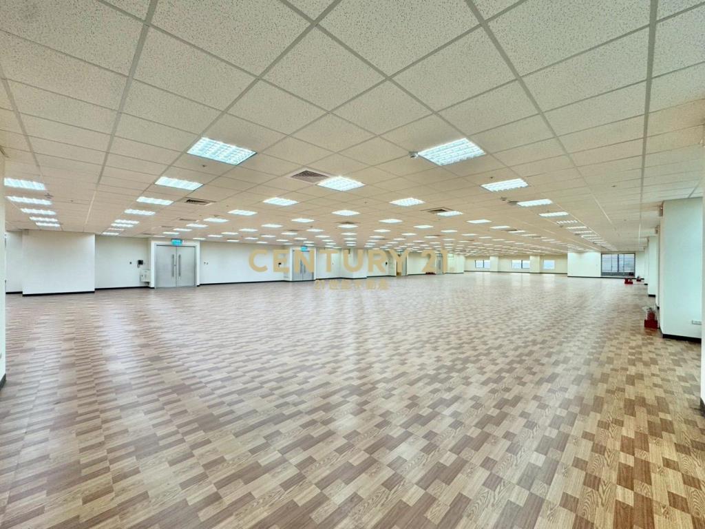 U-Town簡裝半層大廠辦出租中