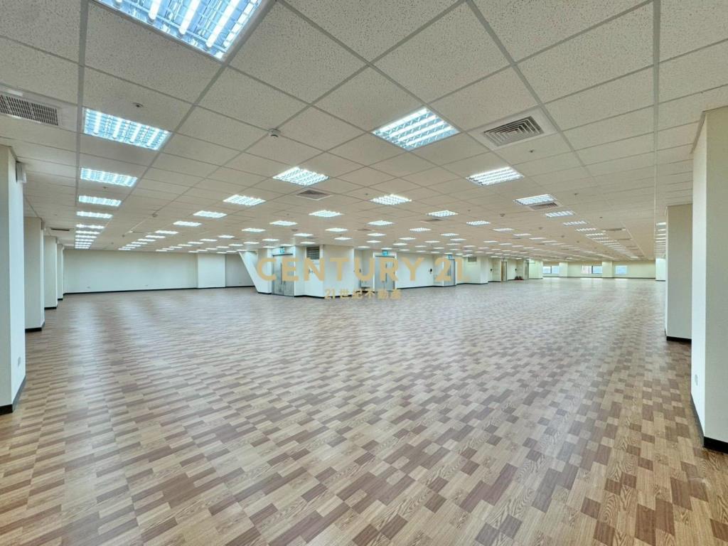 U-Town簡裝半層大廠辦出租中