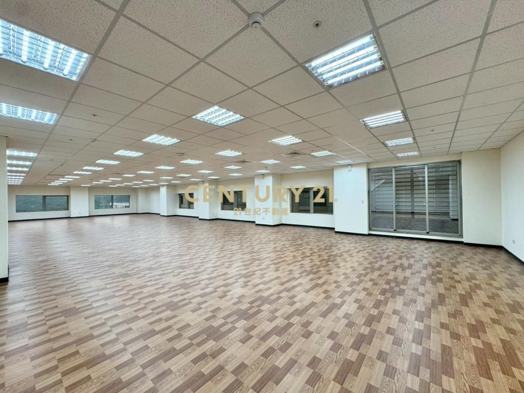 U-Town簡裝半層大廠辦出租中