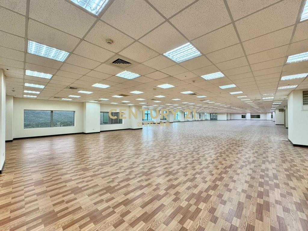 U-Town簡裝半層大廠辦出租中