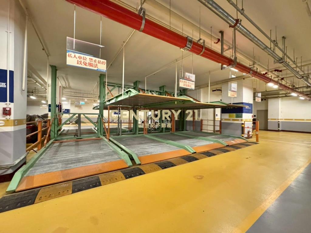 U-Town簡裝半層大廠辦出租中