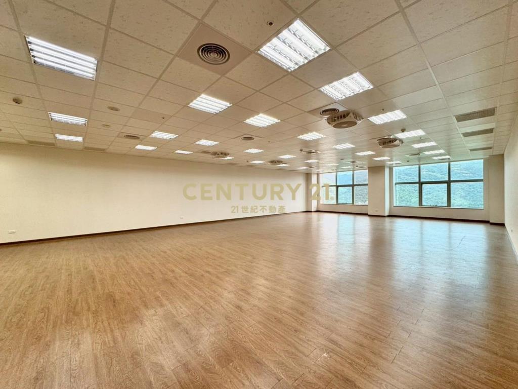 U-Town明亮採光簡裝辦公室-21商仲