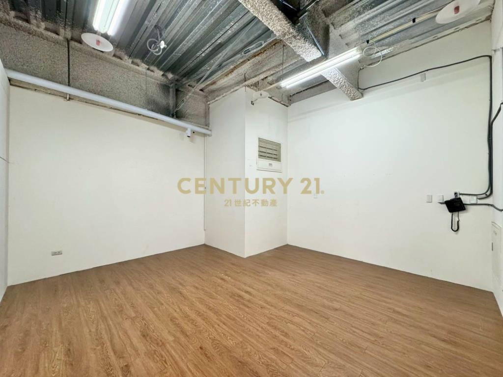 U-Town明亮採光簡裝辦公室-21商仲