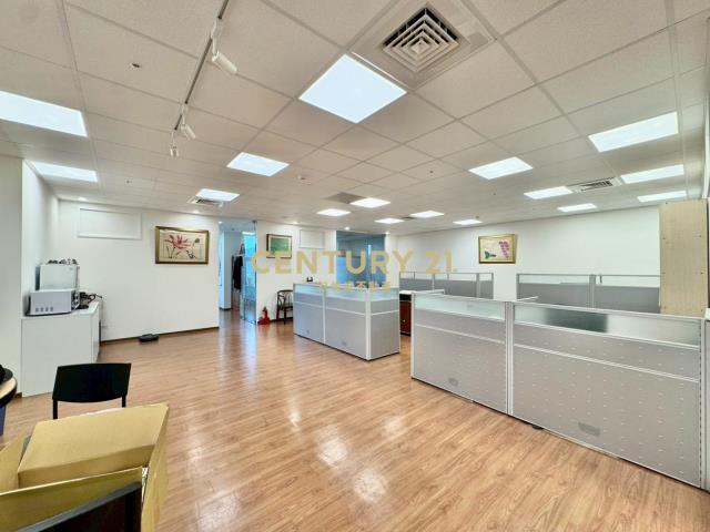 U-Town氣質裝潢附OA設備辦公室