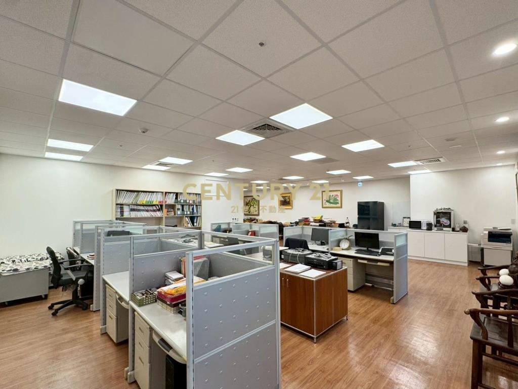 U-Town氣質裝潢附OA設備辦公室