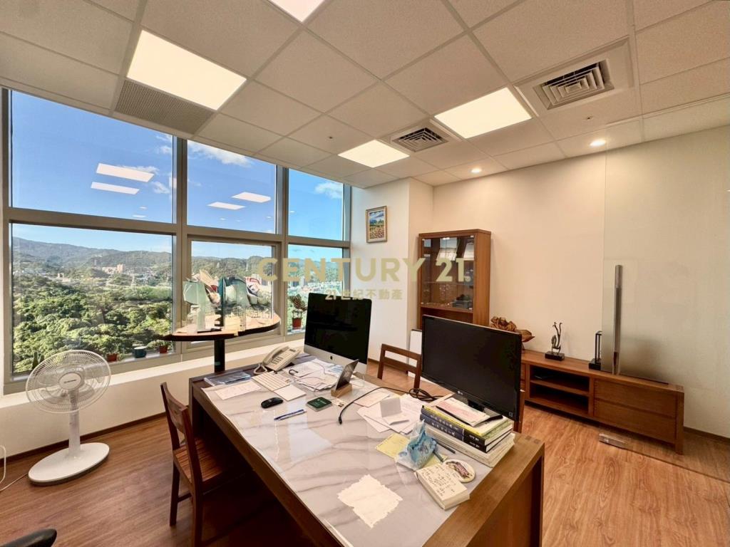 U-Town氣質裝潢附OA設備辦公室