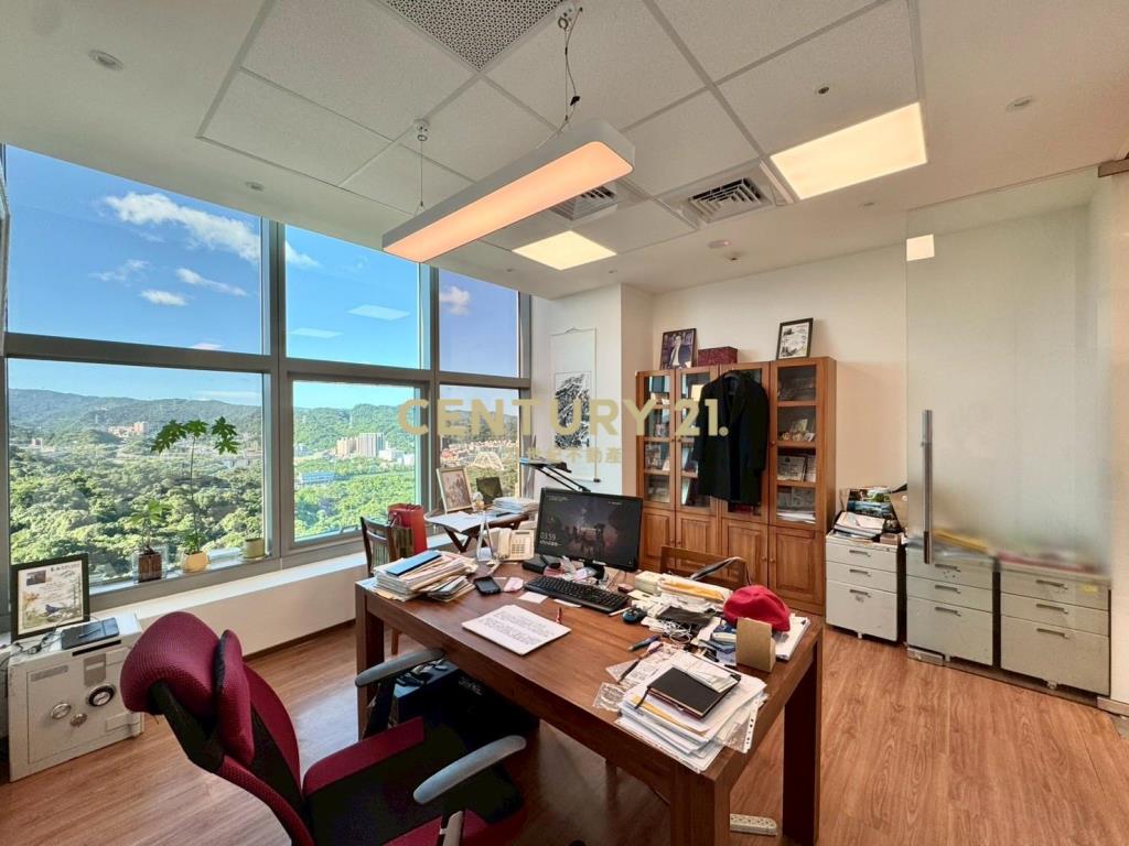 U-Town氣質裝潢附OA設備辦公室