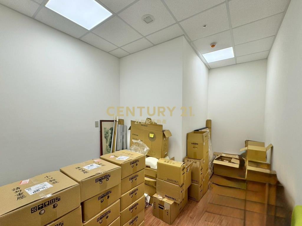 U-Town氣質裝潢附OA設備辦公室